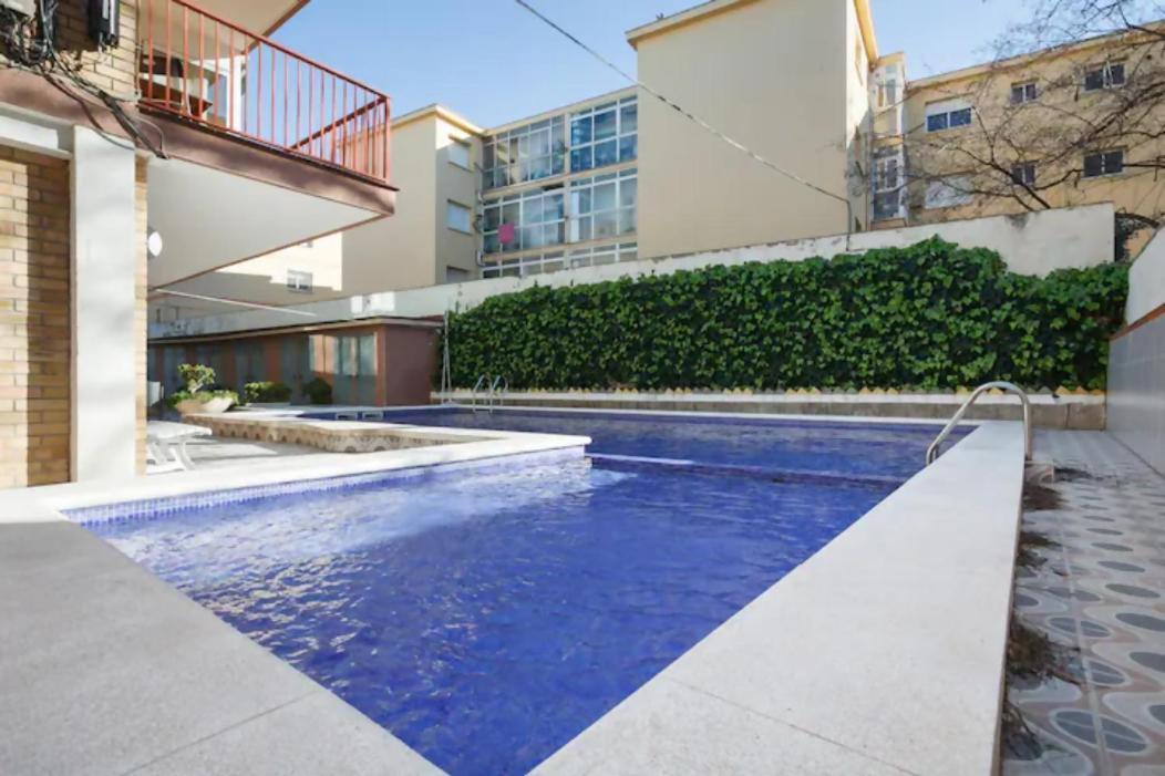 Apartamento Playa Con Piscina Parking Y 2 Habitac Castelldefels Dış mekan fotoğraf
