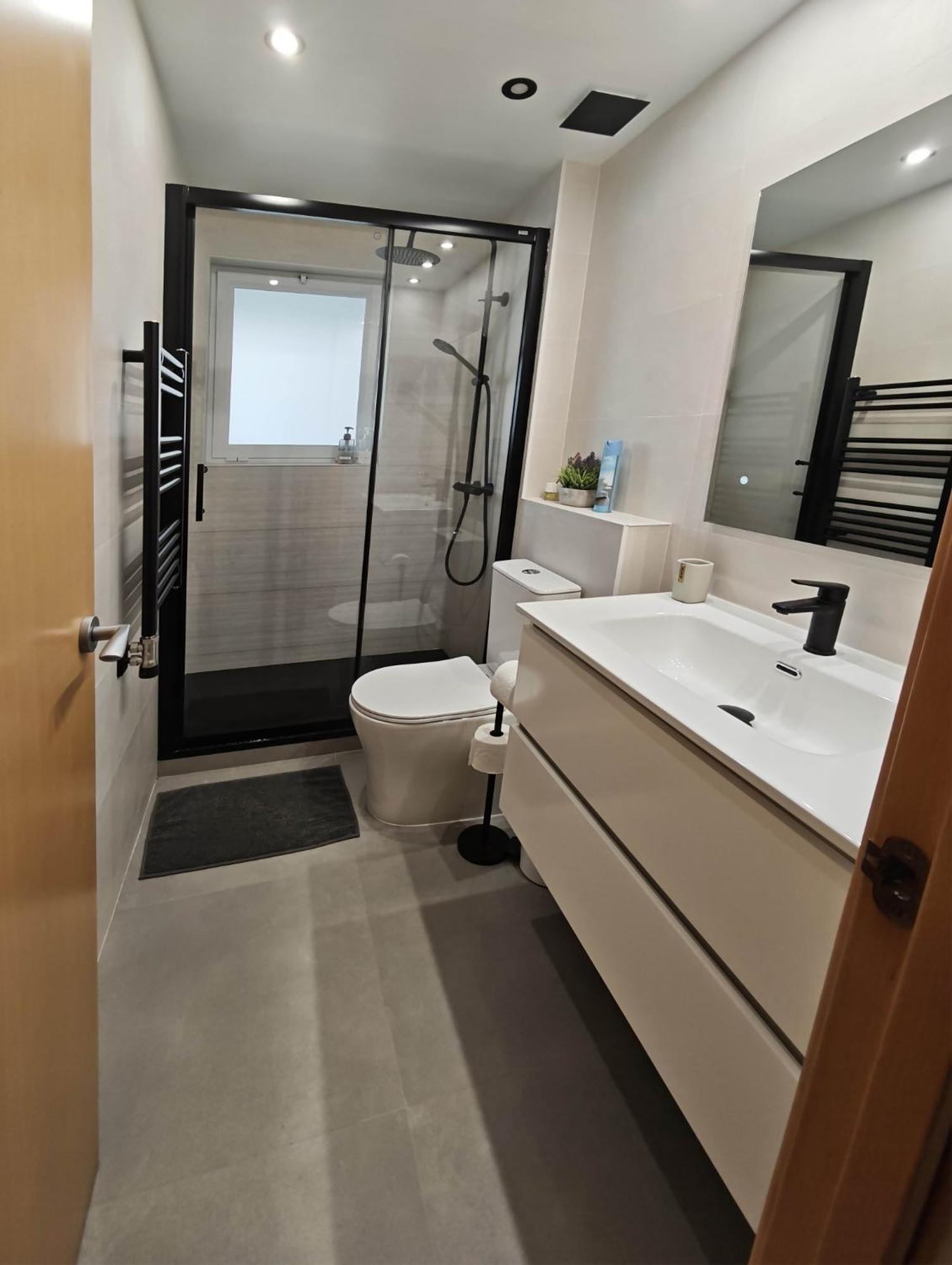 Apartamento Playa Con Piscina Parking Y 2 Habitac Castelldefels Dış mekan fotoğraf