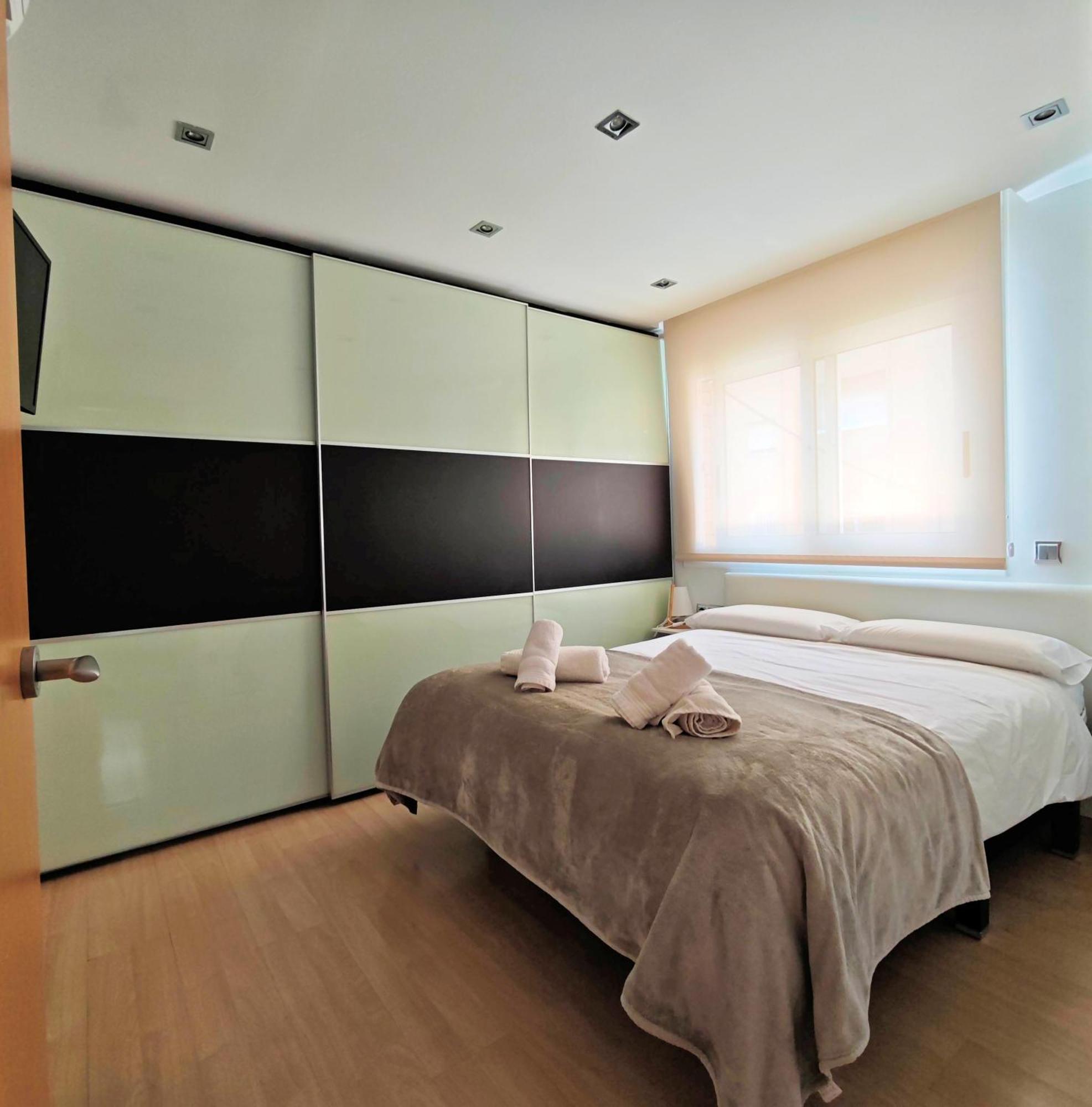 Apartamento Playa Con Piscina Parking Y 2 Habitac Castelldefels Dış mekan fotoğraf